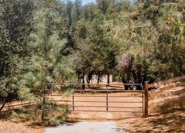 Property at 28060 Carlyle Springs Rd, Keene, CA 93531