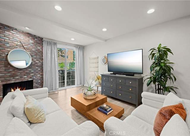 Property at 18713 Hatteras St #11, Tarzana, CA 91356, 2 beds, 2.5 baths