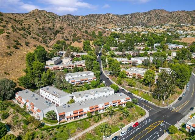 Property at 9502 Via Salerno, Burbank, CA 91504, 2 beds, 3 baths