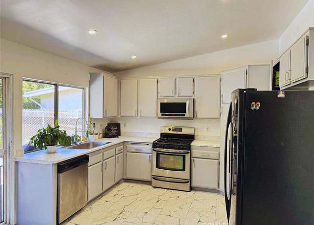 Property at 24389 La Glorita Cir, Newhall, CA 91321, 3 beds, 2 baths