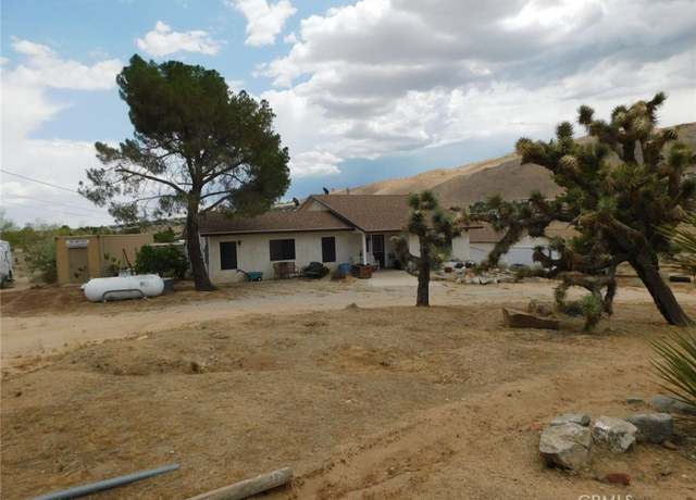 Property at 9573 Buena Vista St, Apple Valley, CA 92308, 2 beds, 1.5 baths