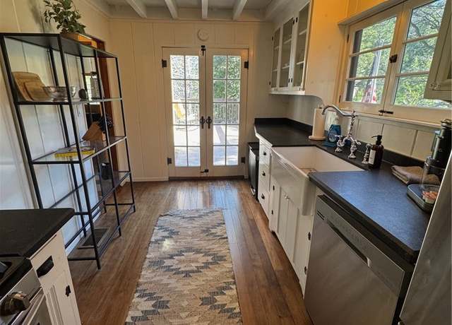 Property at 283 Walnut Dr, Lake Arrowhead, CA 92352, 2 beds, 2 baths