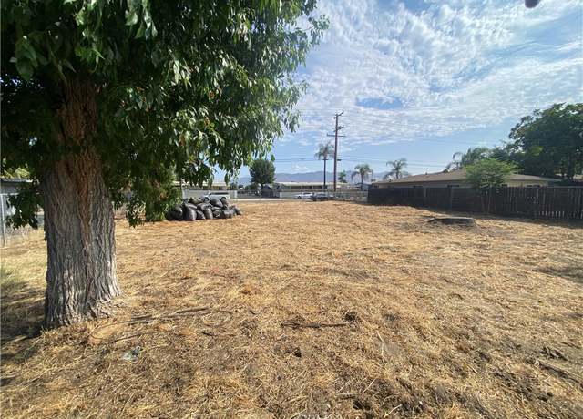 Property at 607 W Devonshire Ave, Hemet, CA 92543