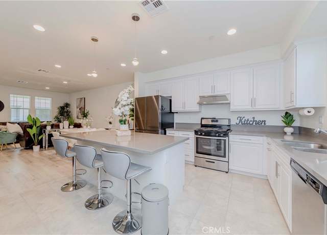 Property at 6926 Cottonwood Ln, Buena Park, CA 90621, 3 beds, 2.5 baths
