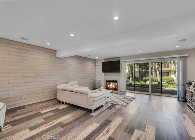 Property at 21551 Burbank # 114 Blvd, Woodland Hills, CA 91367, 2 beds, 3 baths
