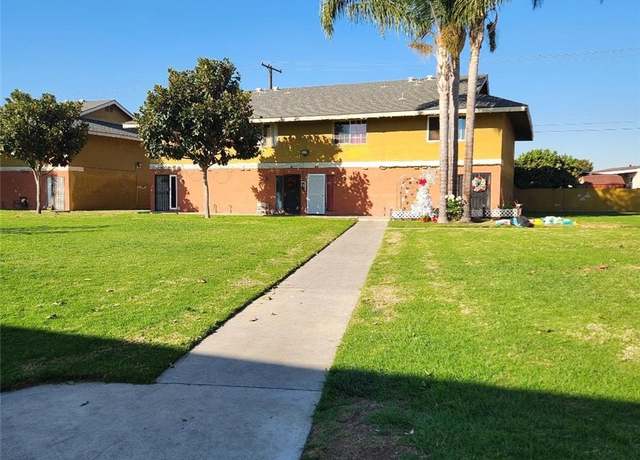 Property at 631 S Fairview St Unit 4F, Santa Ana, CA 92704, 2 beds, 1.5 baths