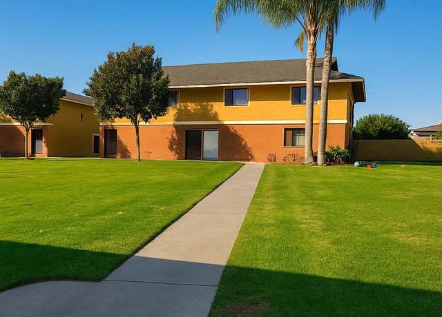 Property at 631 S Fairview St Unit 4F, Santa Ana, CA 92704, 2 beds, 1.5 baths
