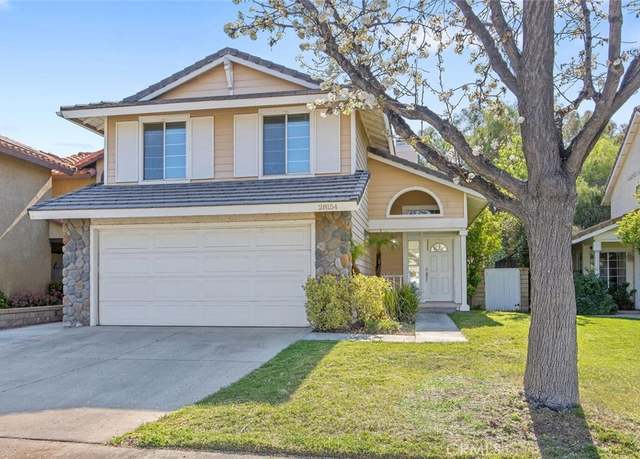 Property at 28154 Guilford Ln, Saugus, CA 91350, 3 beds, 3 baths