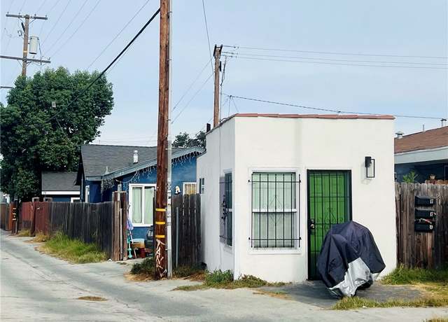 Property at 17 E Ellis St, Long Beach, CA 90805, 2 beds, 3 baths