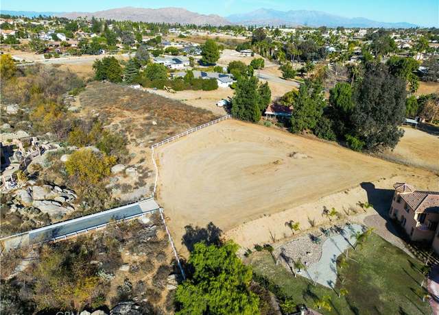 Property at 14392 Merlot Ct, Riverside, CA 92508