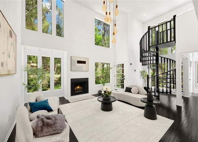 Property at 11601 Montana Ave #7, Los Angeles, CA 90049, 2 beds, 2.5 baths