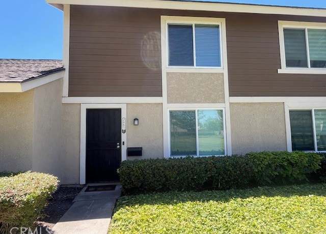 Property at 2951 S Sycamore St Unit C, Santa Ana, CA 92707, 3 beds, 1.5 baths