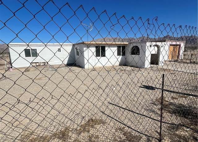 Property at 87908 Amboy Rd, 29 Palms, CA 92277, 1 bed, 1 bath