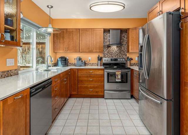 Property at 5366 Lake Murray Blvd, La Mesa, CA 91942, 2 beds, 2.5 baths