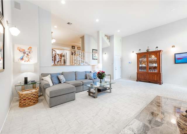 Property at 5229 Balboa Blvd #19, Encino, CA 91316, 3 beds, 2.5 baths