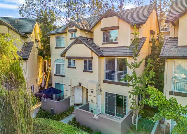 Property at 4600 Don Lorenzo Dr #20, Los Angeles, CA 90008, 3 beds, 2.5 baths