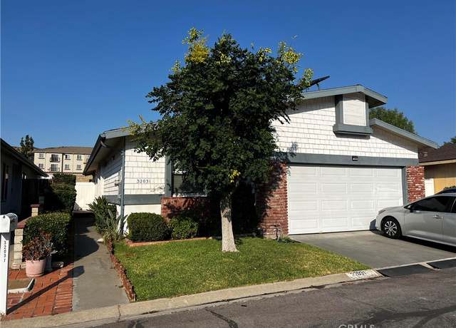 Property at 32031 Emerald Ln, Castaic, CA 91384, 4 beds, 3 baths