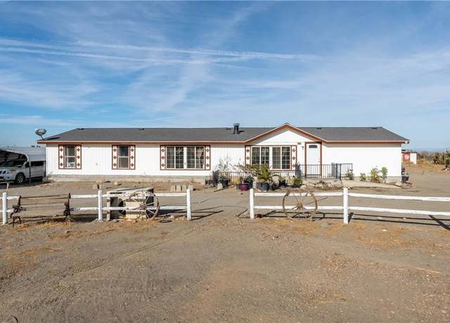 Property at 2964 Smoke Tree Rd, Pinon Hills, CA 92372, 4 beds, 2 baths