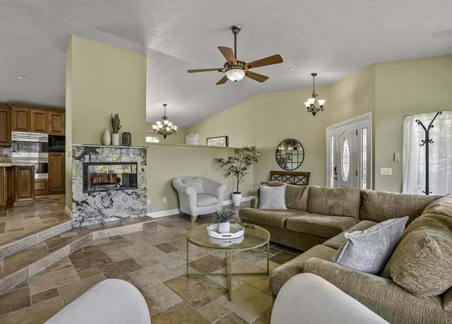 Property at 1460 Orpheus Ave, Encinitas, CA 92024, 4 beds, 2 baths