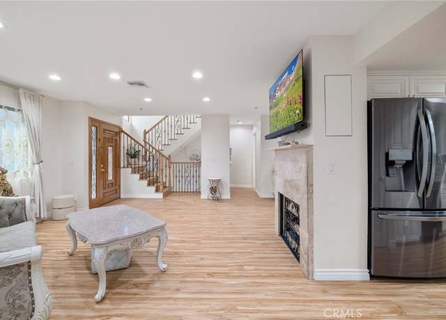 Property at 301 W Loraine St #3, Glendale, CA 91202, 3 beds, 2.5 baths