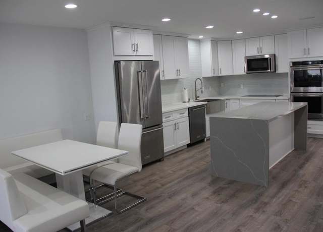 Property at 922 Sealane Dr Unit B, Encinitas, CA 92024, 2 beds, 2.5 baths