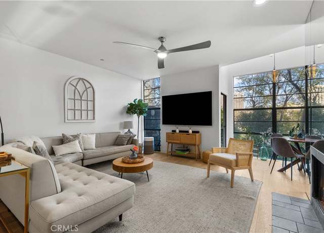Property at 3880 Fredonia Dr Unit D, Los Angeles, CA 90068, 2 beds, 2.5 baths