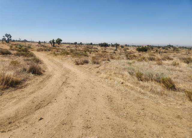 Property at 1 Branding Iron Rd, Phelan, CA 92371