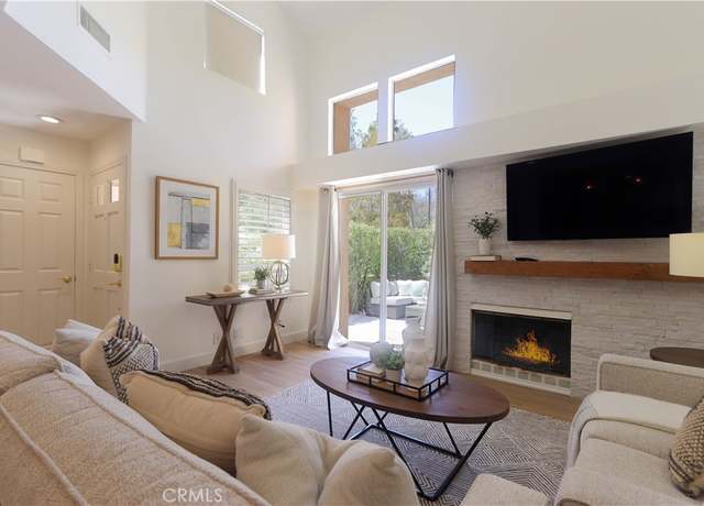 Property at 45 Corsica Dr, Newport Beach, CA 92660, 2 beds, 2 baths
