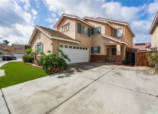 Property at 820 Pathfinder Way, Corona, CA 92880, 3 beds, 2.5 baths