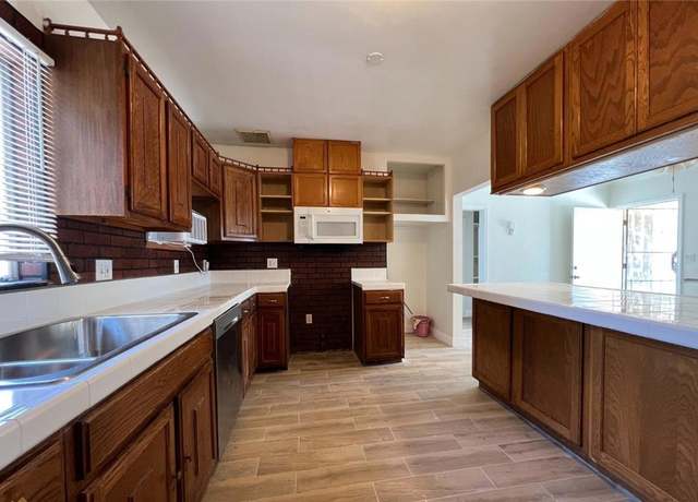Property at 618 Lincoln Ave, Bakersfield, CA 93308, 5 beds, 2 baths
