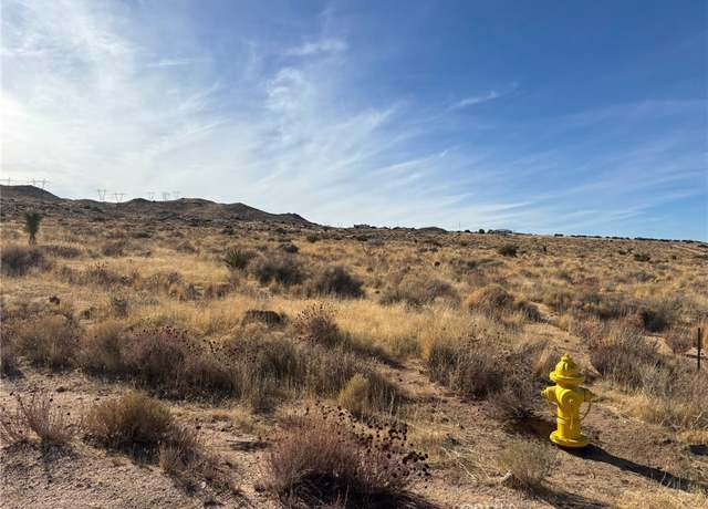 Property at 20 Luna Mountain Rd, Apple Valley, CA 92308