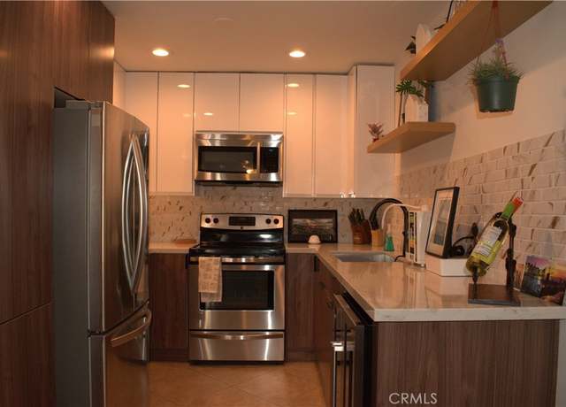 Property at 1602 N King St Unit B6, Santa Ana, CA 92706, 2 beds, 1.5 baths