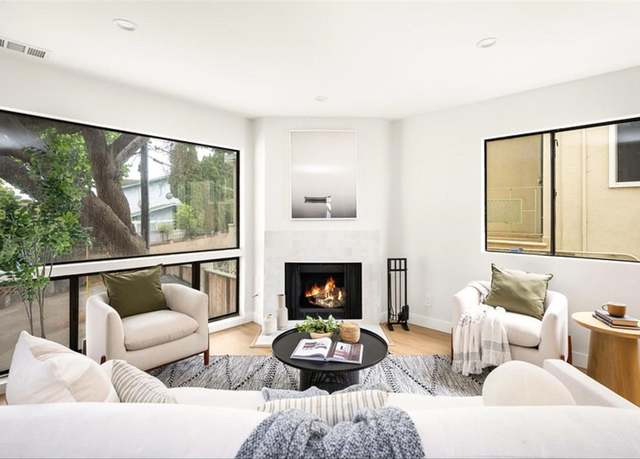 Property at 18204 Kingsdale Ave, Redondo Beach, CA 90278, 2 beds, 2.5 baths