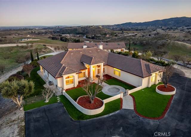 Property at 5495 Vista Serrano Way, Paso Robles, CA 93446, 7 beds, 5.5 baths