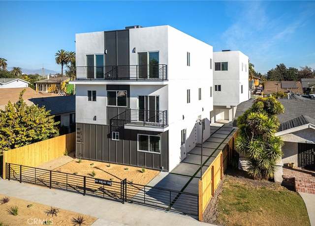 Property at 2404 S Cochran Ave, Los Angeles, CA 90016, 16 beds, 17 baths