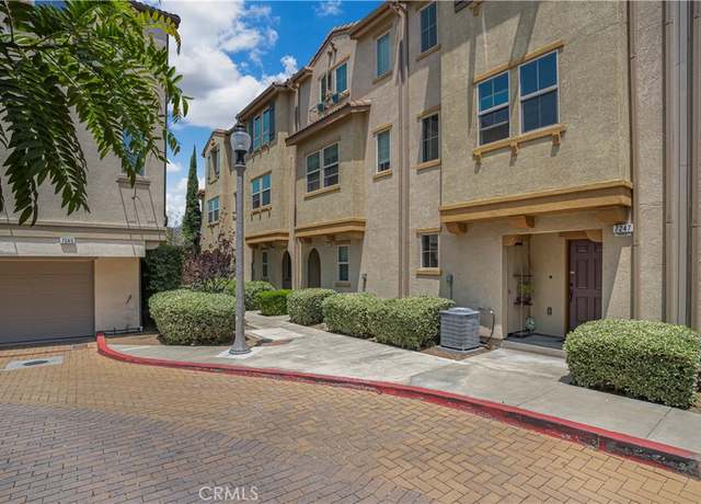 Property at 14120 W Willow Ln, Van Nuys, CA 91405, 3 beds, 3 baths