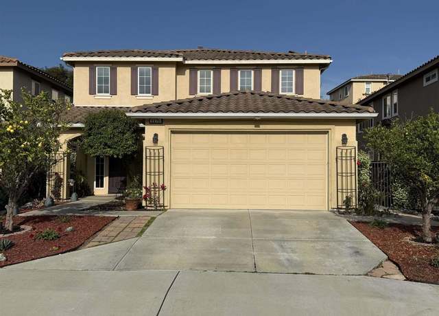 Property at 1176 Parkview Dr, Oceanside, CA 92057, 3 beds, 2.5 baths