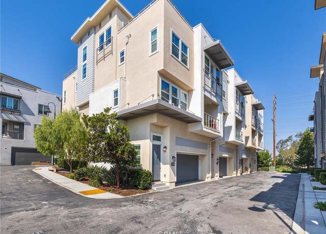 Property at 536 E Imperial Ave, El Segundo, CA 90245, 2 beds, 2.5 baths