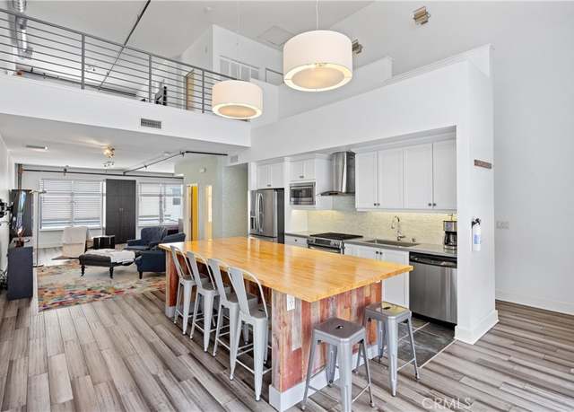 Property at 919 E Santa Ana Blvd, Santa Ana, CA 92701, 1 bed, 2.5 baths