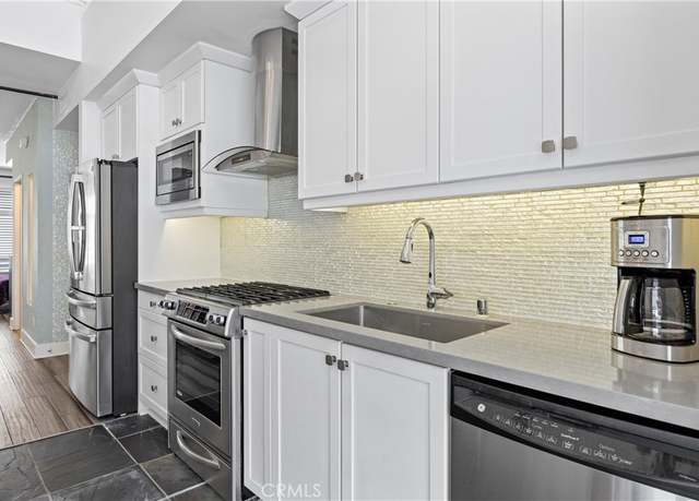 Property at 919 E Santa Ana Blvd, Santa Ana, CA 92701, 1 bed, 2.5 baths