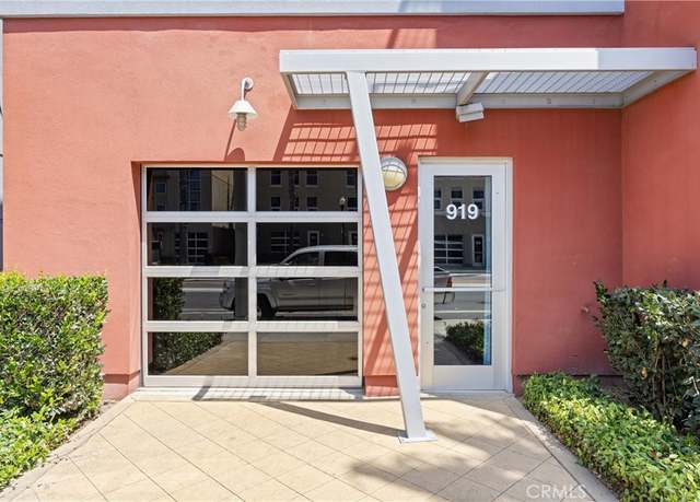 Property at 919 E Santa Ana Blvd, Santa Ana, CA 92701, 1 bed, 2.5 baths