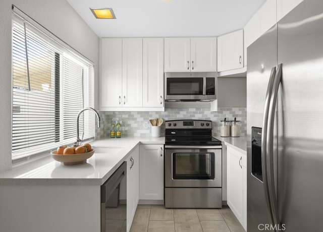 Property at 48668 Desert Flower Dr, Palm Desert, CA 92260, 2 beds, 2.5 baths