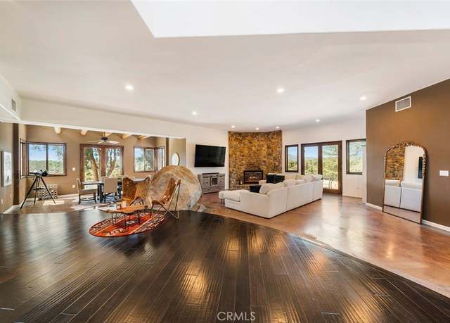 Property at 40101 Avenida La Cresta, Murrieta, CA 92562, 5 beds, 4 baths