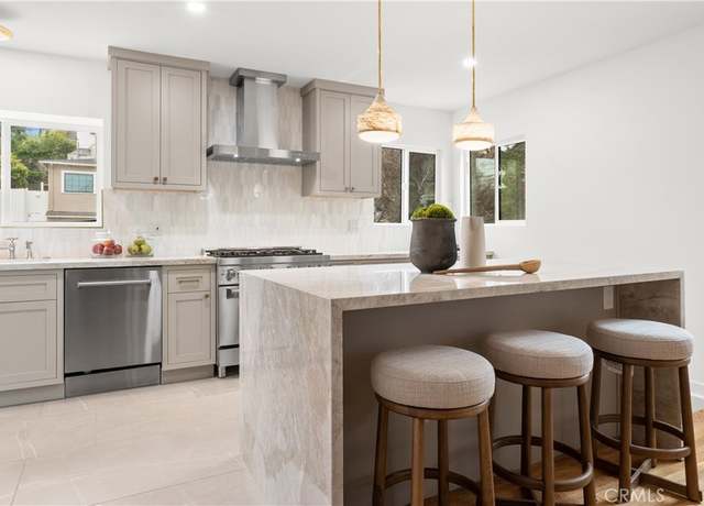 Property at 10584 Wellworth Ave, Los Angeles, CA 90024, 3 beds, 2.5 baths