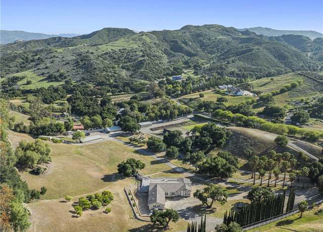 Property at 30890 Burlwood Dr, Castaic, CA 91384, 3 beds, 2.5 baths