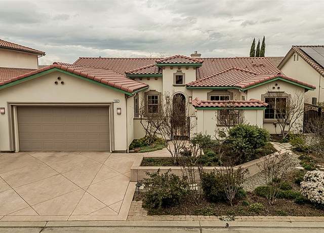 Property at 1562 N Empire Ln, Clovis, CA 93619, 3 beds, 2.5 baths