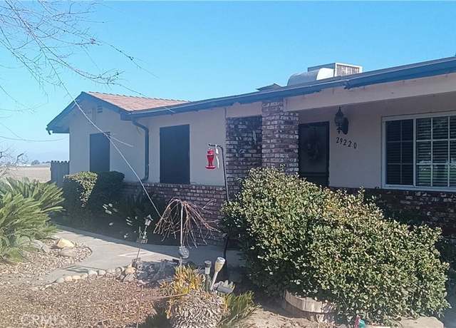 Property at 29220 Road 68, Visalia, CA 93277, 3 beds, 2 baths