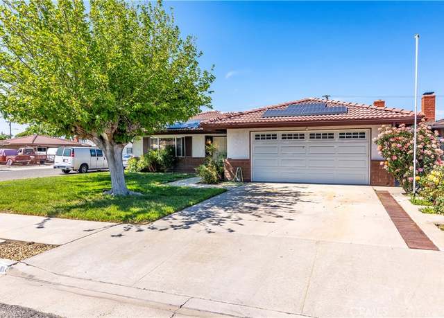 Property at 670 La Mancha Pl, Hemet, CA 92543, 2 beds, 2 baths