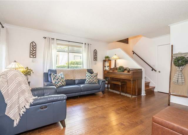 Property at 23524 Newhall Ave #4, Newhall, CA 91321, 3 beds, 3 baths