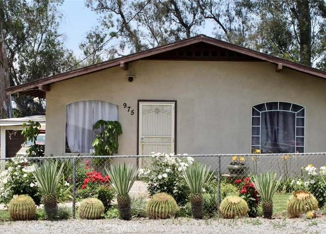Property at 975 E CITRUS St, Riverside, CA 92507, 3 beds, 2 baths